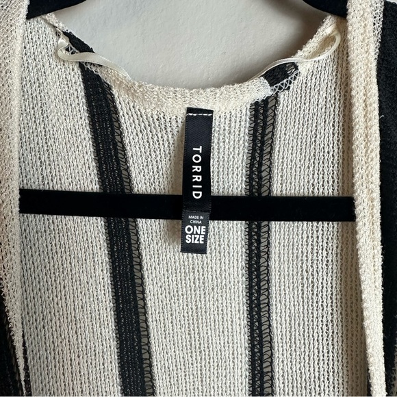 Torrid Ivory and Black Stripe Ruana-Kimono/One Size Fits All - Picture 4 of 6